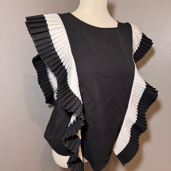 FAB’RIK Sleeveless Ruffle Accent Blouse BLACK-WHITE / SMALL - Picture 5 of 12